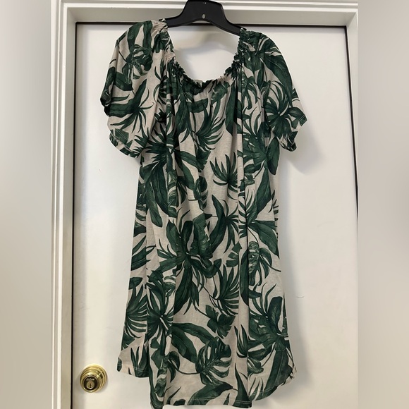 H&M Dresses & Skirts - H&M Tropical Green Leaf Mini Dress